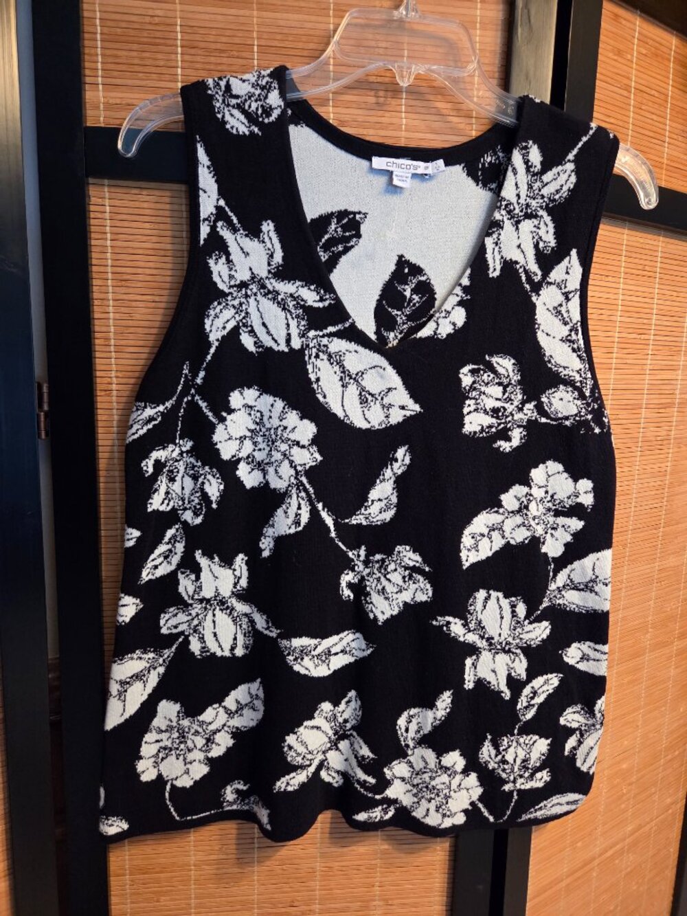 Chico's Women's Size 1/M Cotton Rayon Knit Black White V-neck Tank Top Preppy